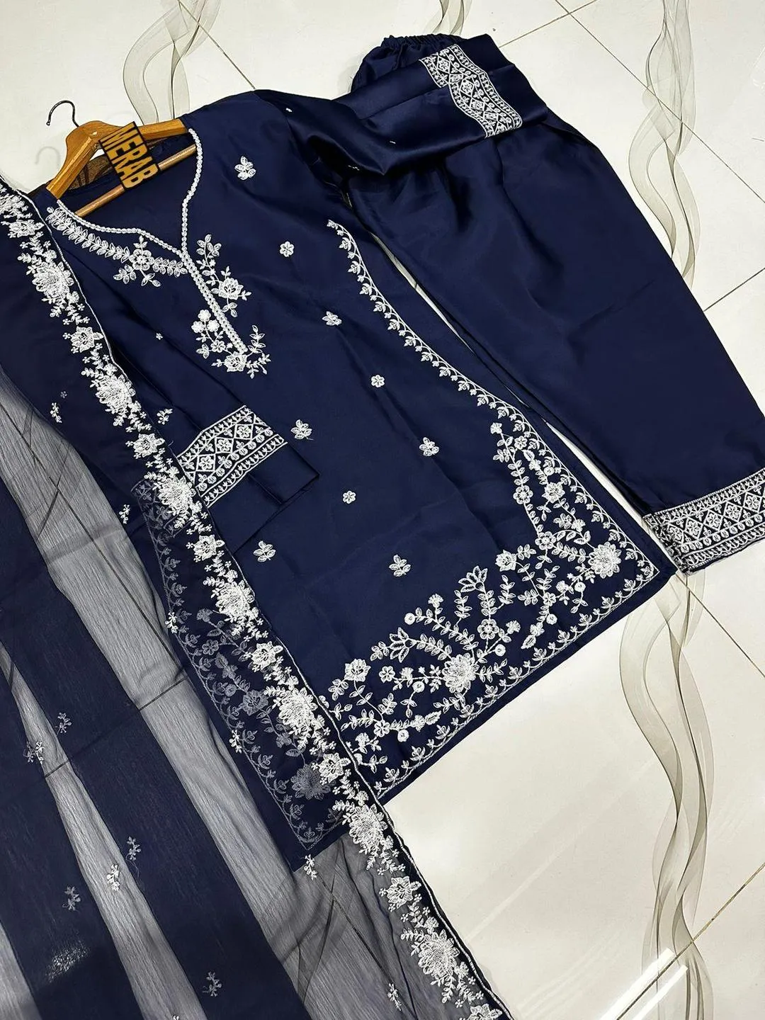 Neck,Sleeves Daman Thread Embroidered 3Pcs Set - Image 4