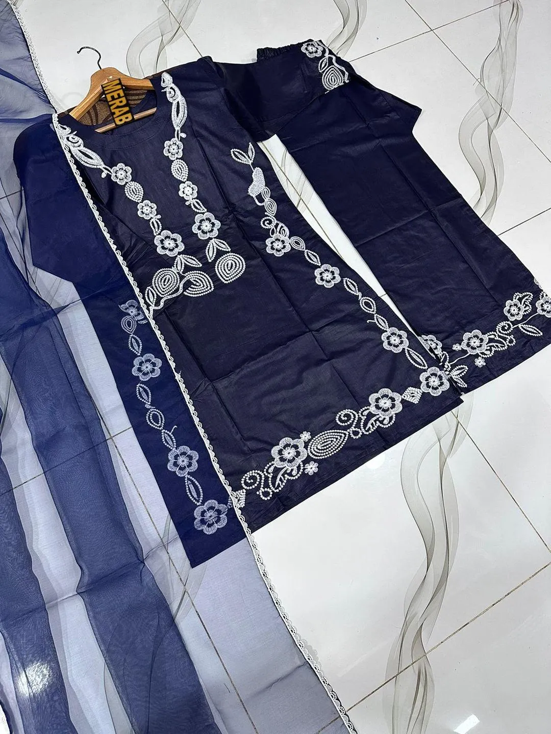 Neck Embroidered Shirt With Lace Dupatta 3Pcs Navy - Image 4