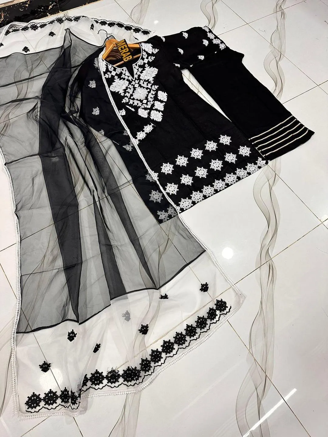 Black Embroidered 3Pc Kurta Set with Lace Dupatta - Image 3