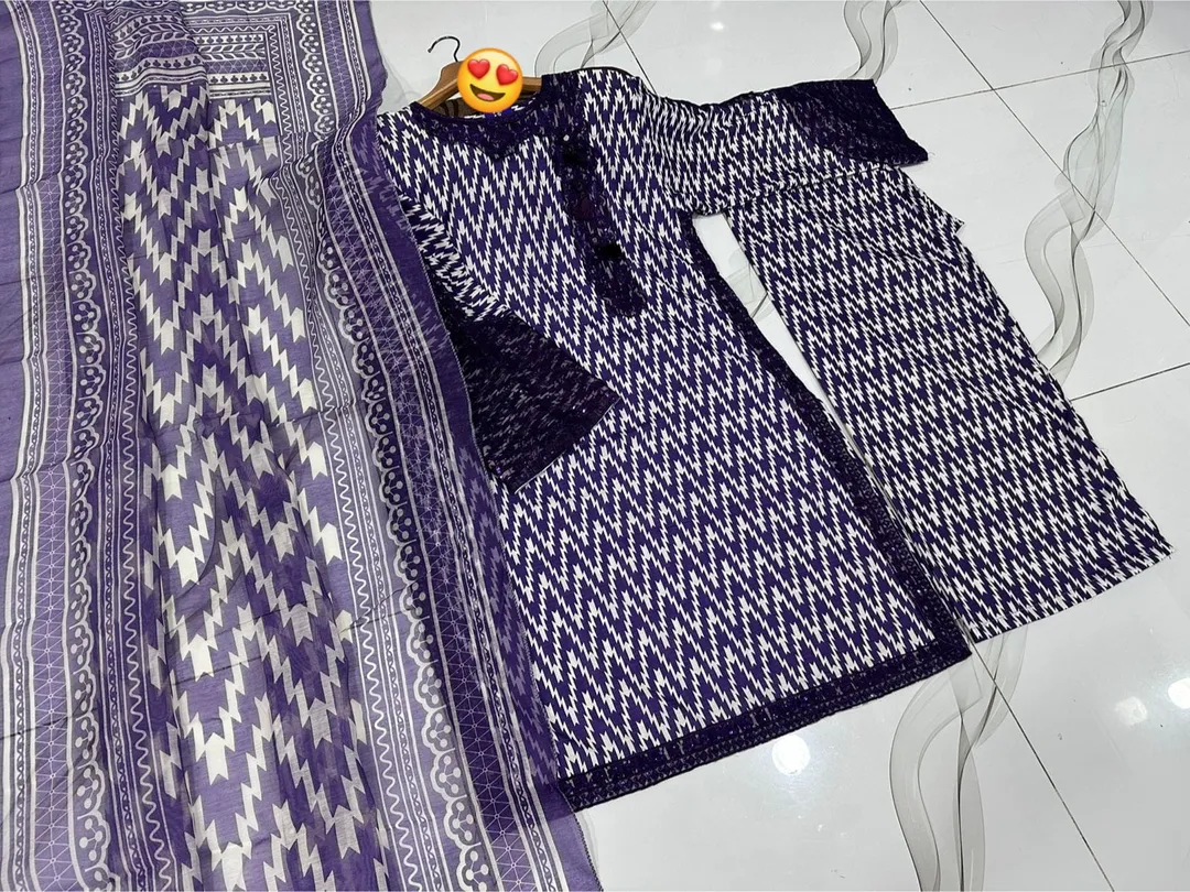 3 Pcs Women's Stitched Lawn Printed Suit - Image 3
