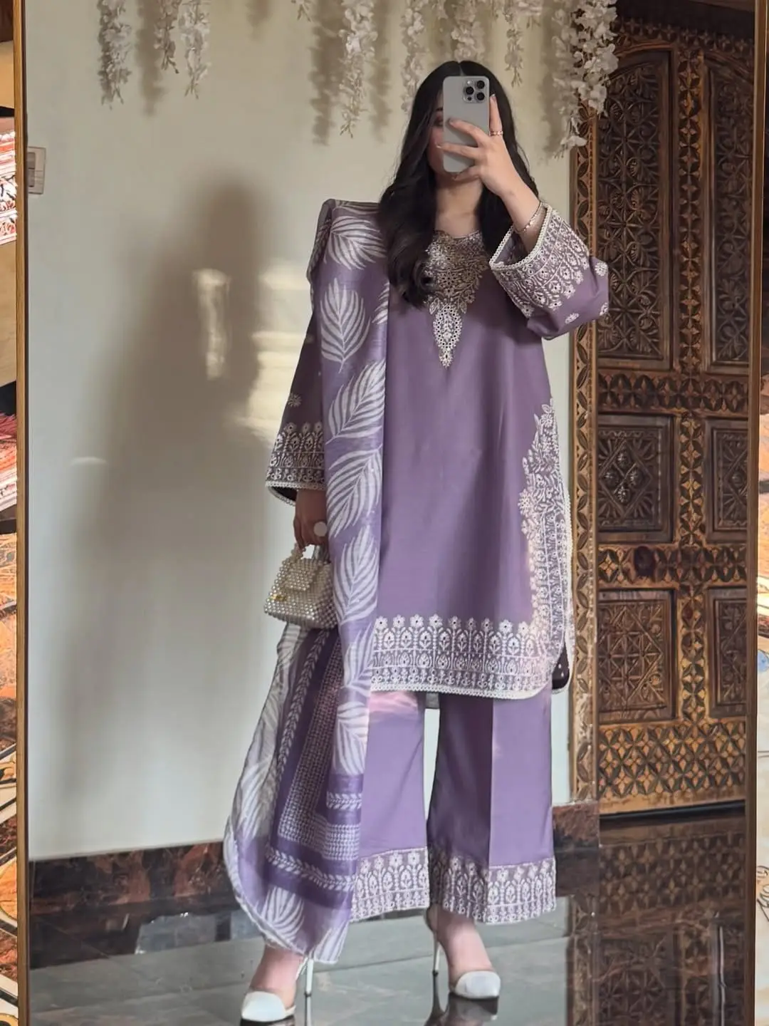 3 Pcs Women's Stitched Cotton Lawn Embroidered Suit
